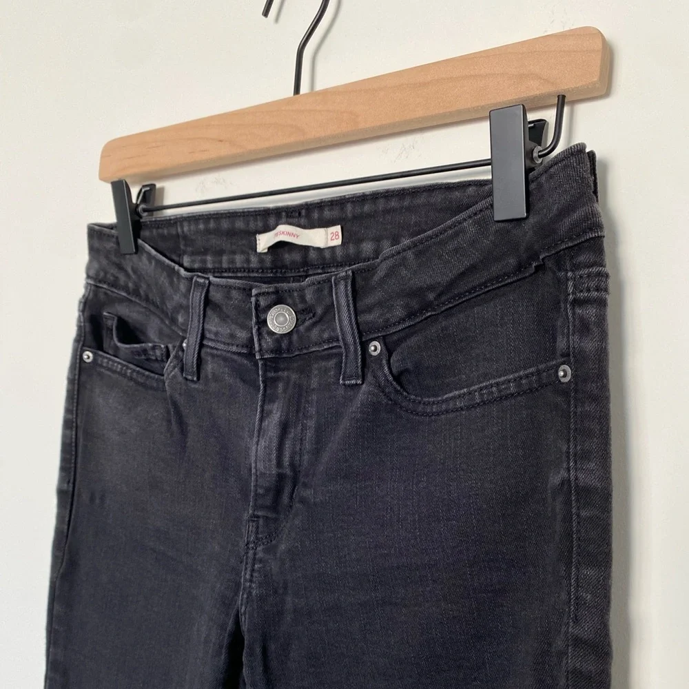Levi’s black skinny 711 jeans
